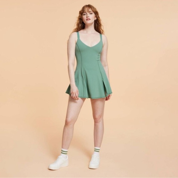 NWT Blogilates Romance Run Dress - S Green - Picture 1 of 5